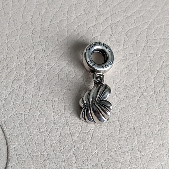 Pandora x Disney Ariel Seashell Charm - Picture 9 of 12
